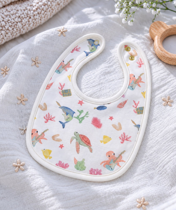 Ocean-print baby bib, practical feeding accessory for babies.