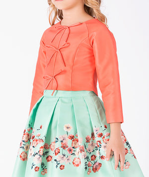 Close-up of Exquisite Bows Girls Outfit | 2 Pieces in mint green for girls ages 3 to 12, highlighting fabric texture and designer details