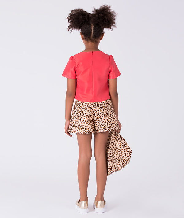 Back view of the Leopard Shorts Girls Outfit showing the tailored short-sleeve top and leopard-print shorts made from breathable lightweight fabric, designed for girls ages 3–12 for holidays, playdates, and warm-weather outings.