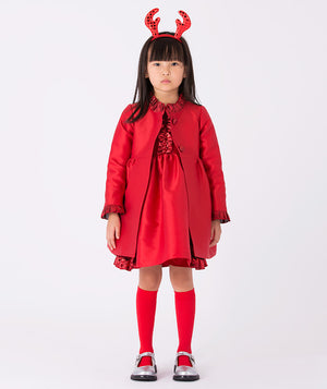 Festive red caftan by Mama Luma from the Asagao Christmas Collection, featuring metallic ruffle details and tailored sleeves — ideal for Christmas celebrations and family portraits. Available in sizes 3–12 Y.