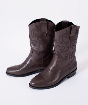 Chocolate brown girls ankle boots by Mama Luma, luxury kids shoes for elegant fall, winter and special occasion outfits.