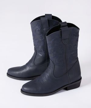 Navy blue girls western-style ankle boots with decorative stitched detailing and low heel, designed for autumn outfits, school days, family outings, and stylish everyday wear, available in kids’ sizes