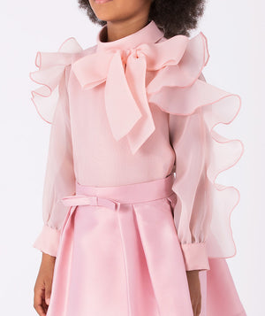 Luxury girls’ pink organza blouse with dramatic ruffle sleeves and satin skirt (3–12Y) – perfect for holiday portraits and festive gatherings